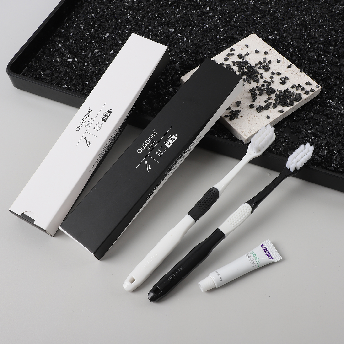 Custom Logo Disposable Toothbrush and Toothpaste Set Black and White Box Hotel Amenities Toothbrushes Hotel Supplies
