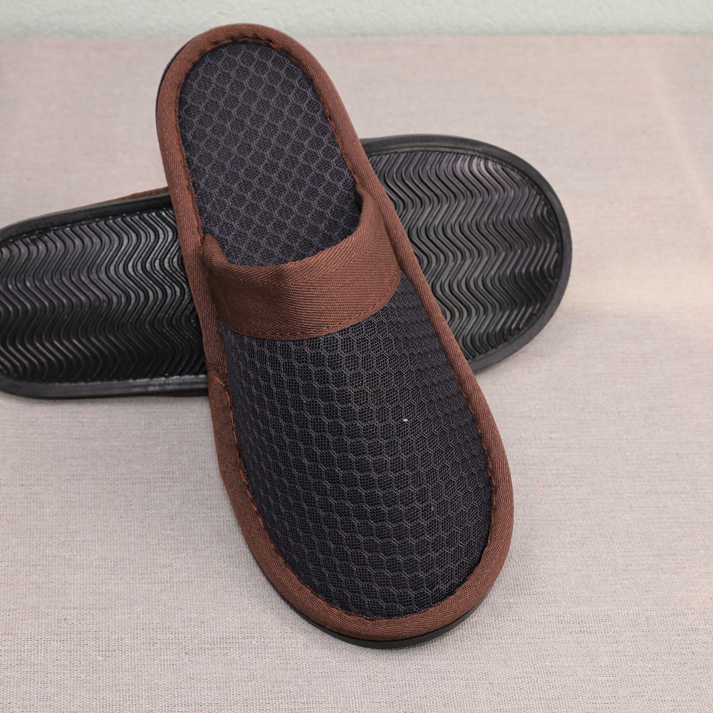 OEM Luxury Custom Disposable Hotel Slippers with Logo Eco-Friendly Spa Features for Hotels - 图片 3