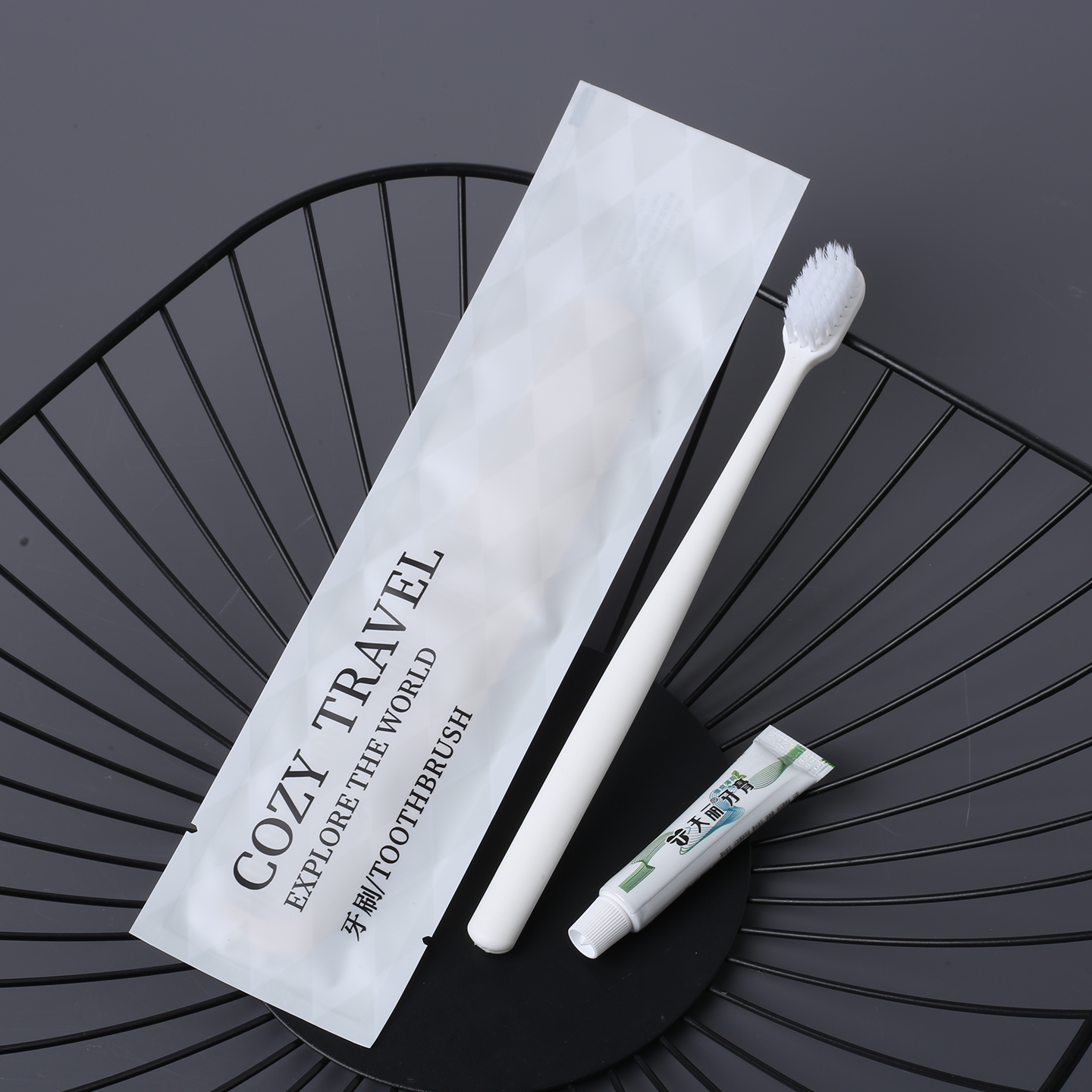 Custom Logo Disposable Toothbrush and Toothpaste Set Black and White Hotel Amenities Toothbrushes Hotel Supplies - Image 2