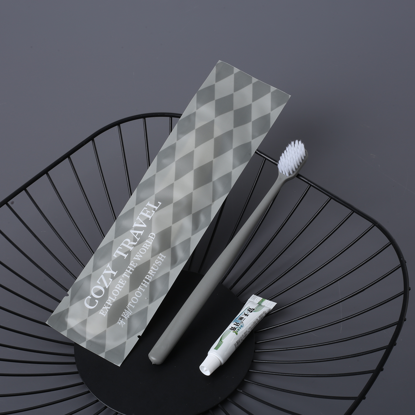 Custom Logo Disposable Toothbrush and Toothpaste Set Black and White Hotel Amenities Toothbrushes Hotel Supplies - Image 3