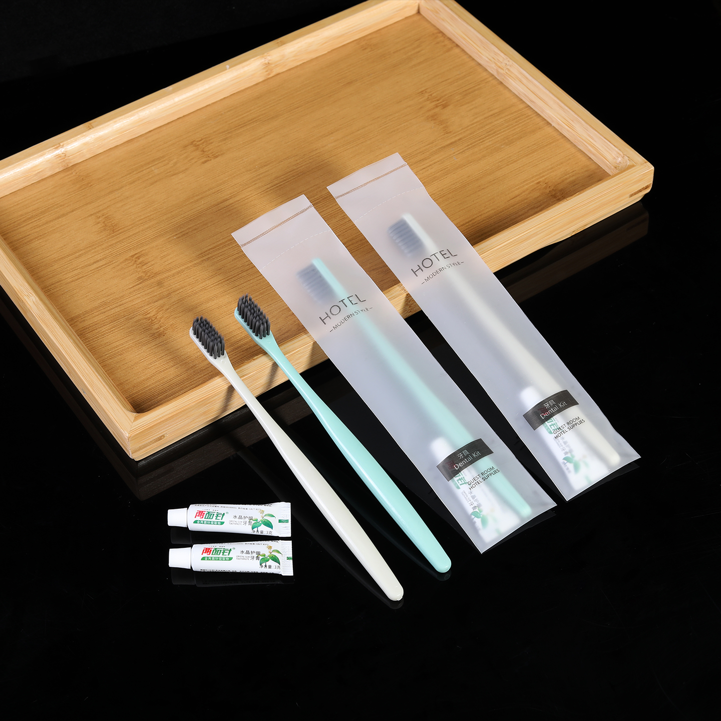 Custom Logo Disposable Soft Film Toothbrush and Toothpaste Set Black Hotel Amenities Toothbrushes Hotel Supplies - الصورة 2