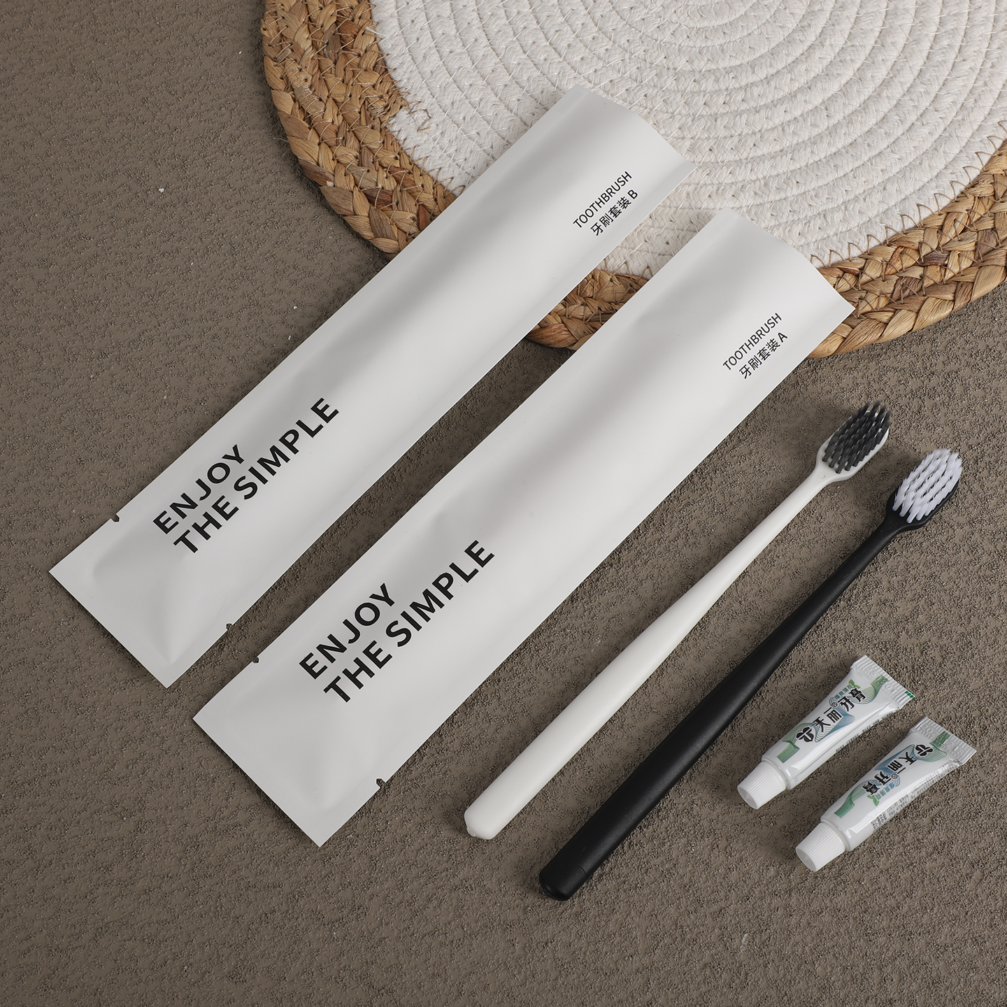 Custom Logo Disposable Soft Film Toothbrush and Toothpaste Set Black Hotel Amenities and Supplies - Imagem 2