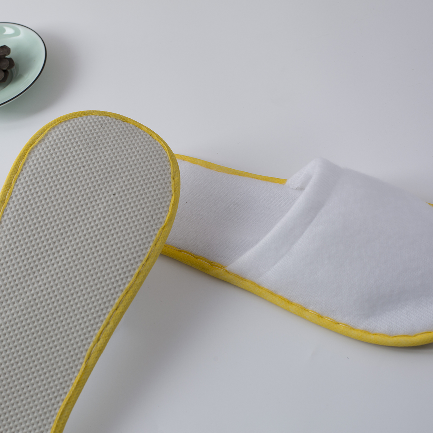 Custom Luxury Disposable Pulled Fabric Spa Slippers with Custom Logo Personalized Hotel Amenities for Spa Travel Guests - Image 5