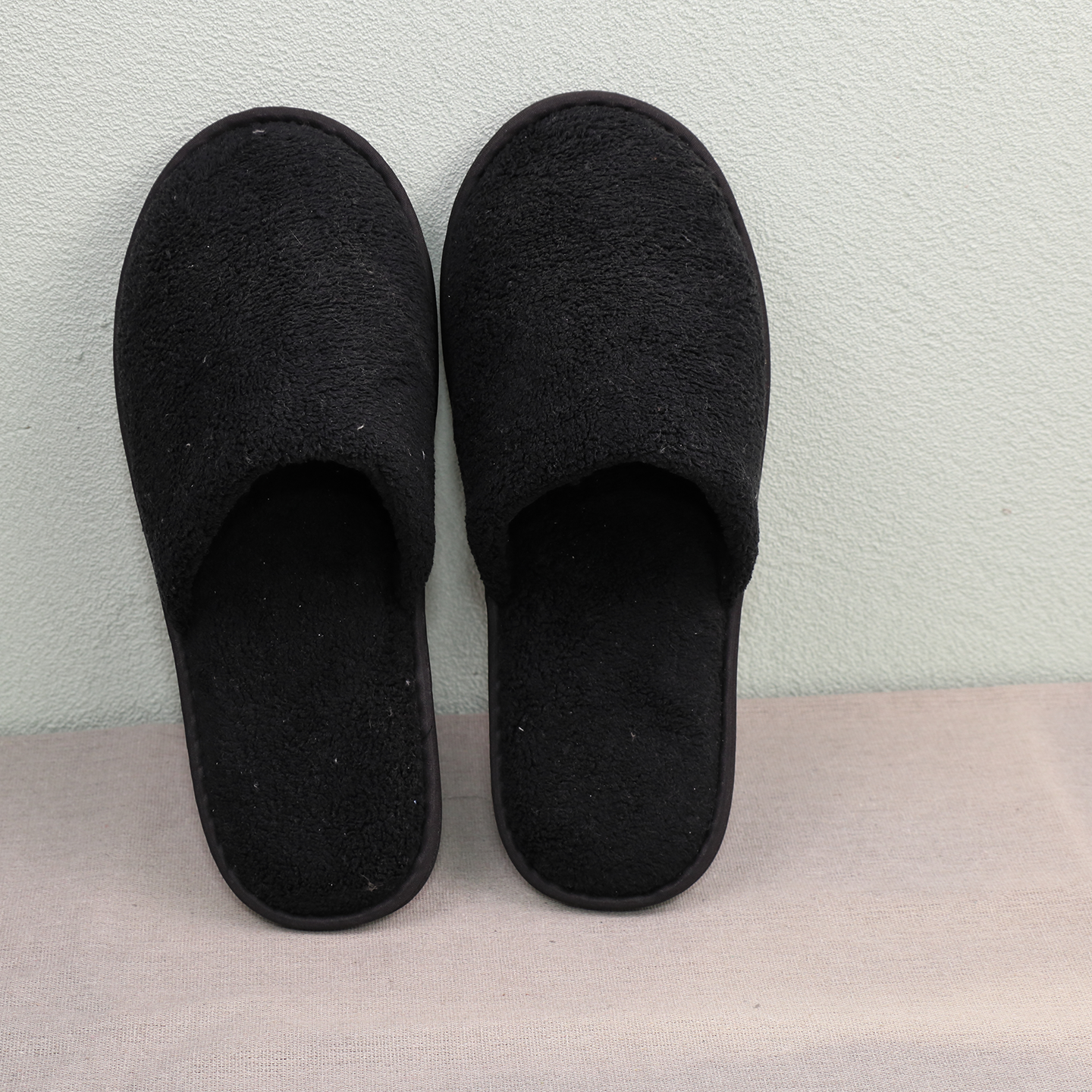 Custom Personalized Luxury Disposable Polyester Spa Slippers with Custom Logo Travel Guest Amenities for Hotel and Spa - Image 2