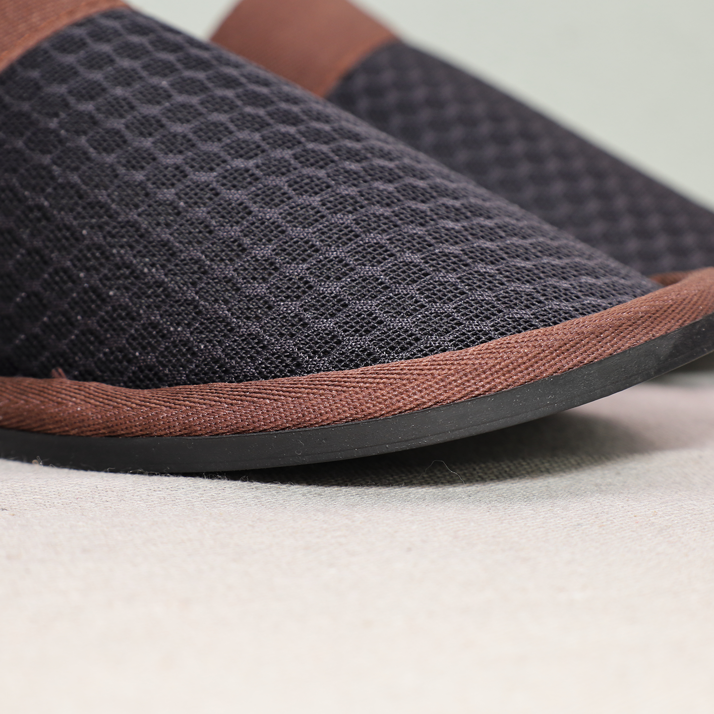 OEM Luxury Custom Disposable Hotel Slippers with Logo Eco-Friendly Spa Features for Hotels - 图片 2