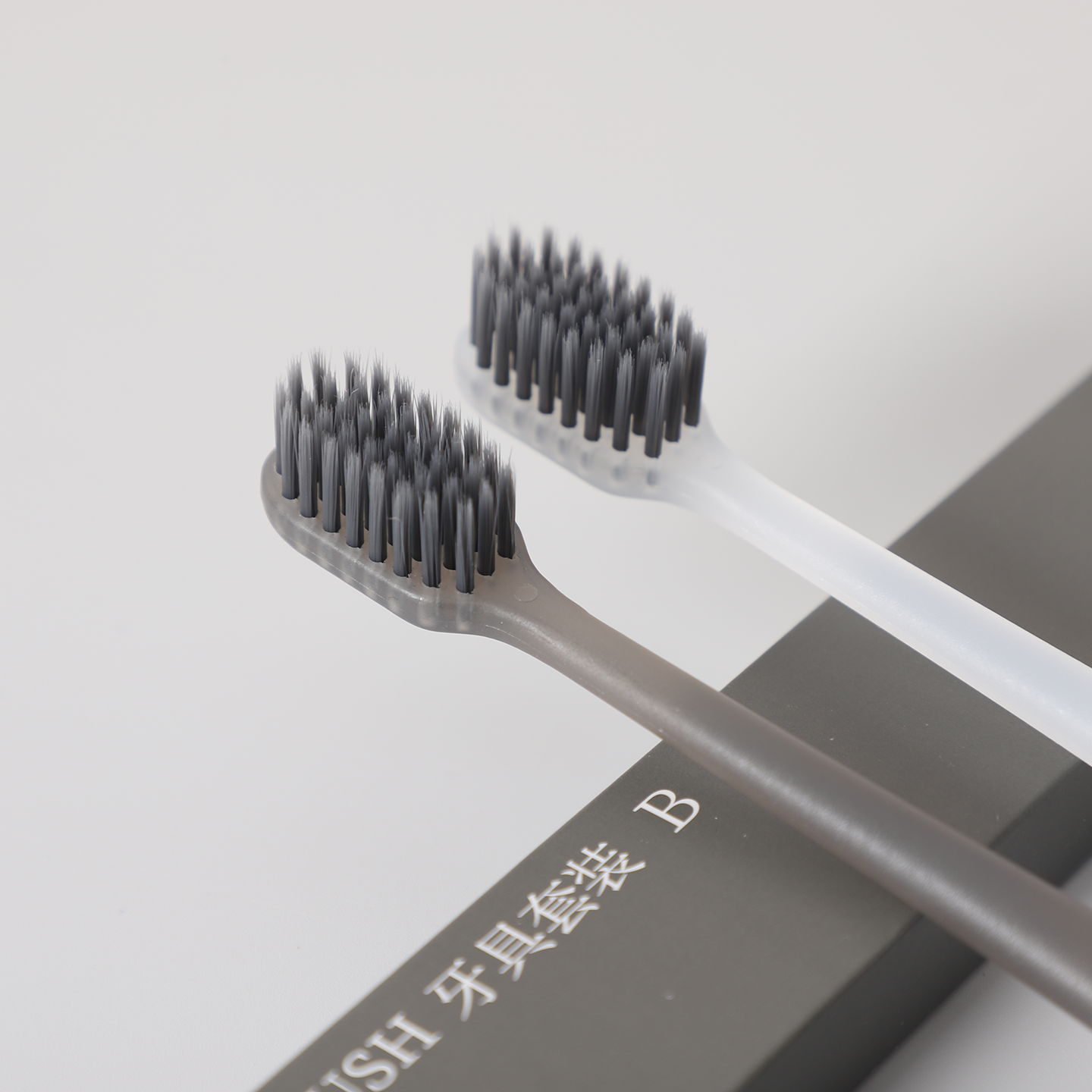 Custom Logo Disposable Toothbrush and Toothpaste Set Grey Box Hotel Amenities Toothbrushes Hotel Supplies - Image 3