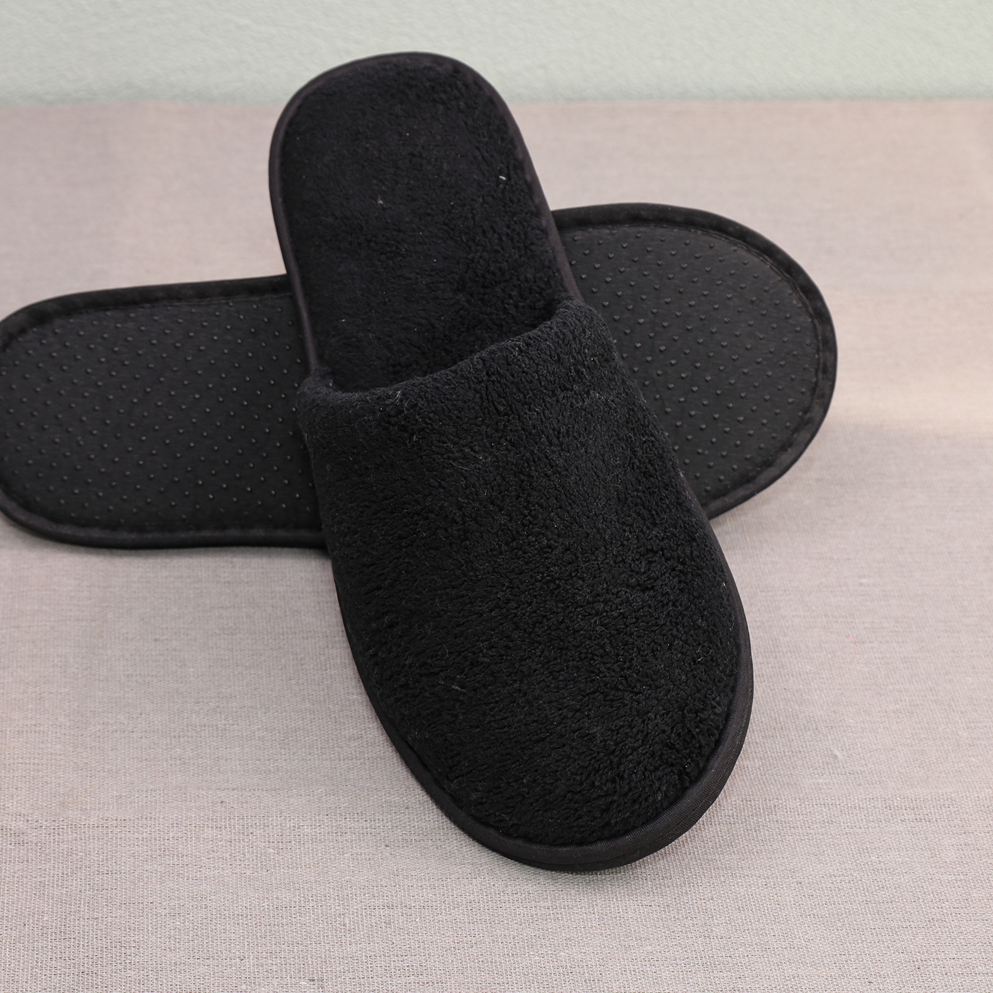 Custom Personalized Luxury Disposable Polyester Spa Slippers with Custom Logo Travel Guest Amenities for Hotel and Spa - Image 3