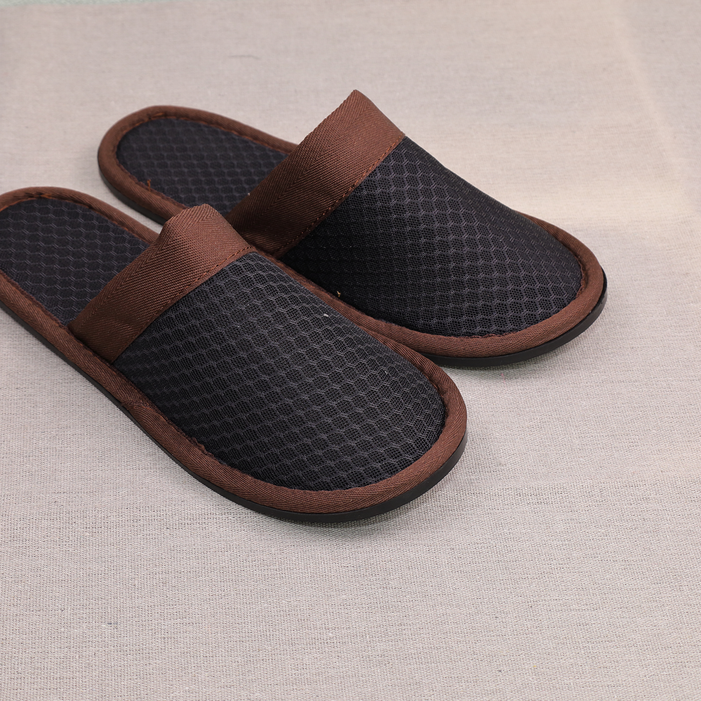 OEM Luxury Custom Disposable Hotel Slippers with Logo Eco-Friendly Spa Features for Hotels