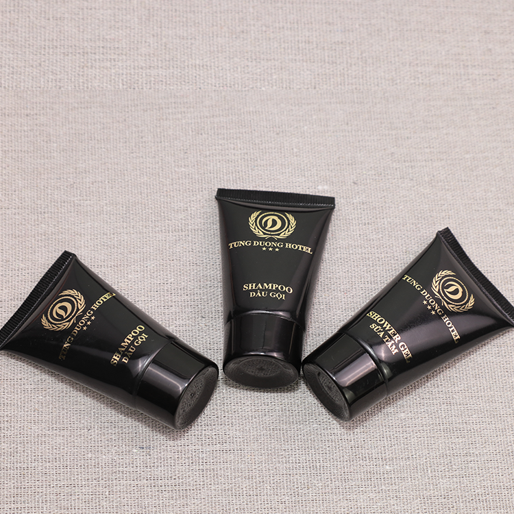 East West Star Hotel 25 ml Glossy Flexible Hose Travel Toiletries Kit Lavish Quality Gold Foil Custom Logo Hotel Amenities Set - الصورة 6