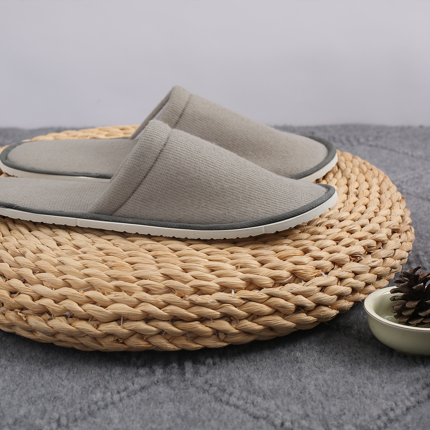 Custom Luxury Disposable Pulled Fabric Spa Slippers with Custom Logo Personalized Hotel Amenities for Spa Travel Guests - Imagem 5