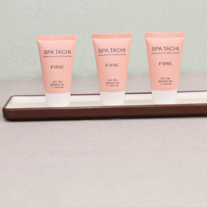 Luxury Disposable 30ml Plastic Hotel Amenities Set Includes Shampoo Shower Gel Body Lotion